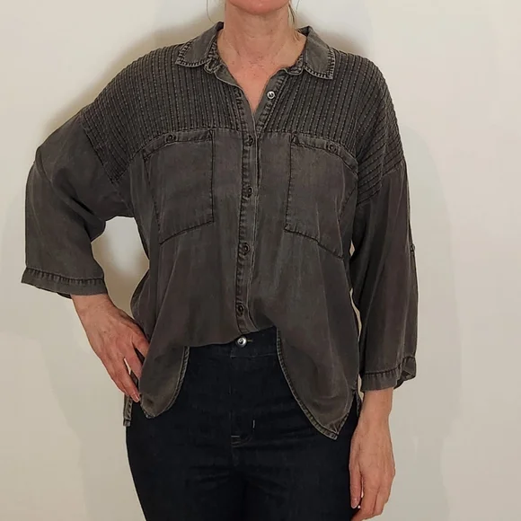 Lovestitch Women's Gray Button-Up Top - Picture 1 of 3